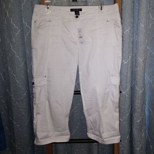 💎WHITE HOUSE BLACK MARKET WHITE CROP LEG PANT W/BLING